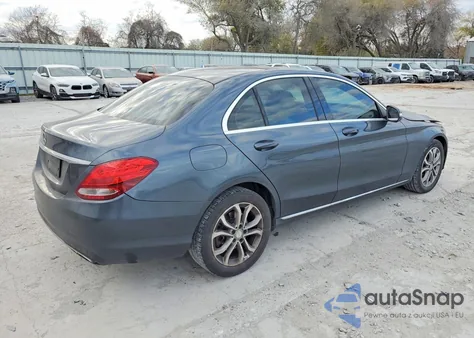 2015 Mercedes-Benz C 300 z USA, uszkodzony, nr VIN 55SWF4JB4FU044902